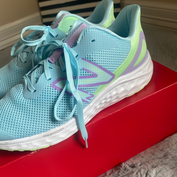 Fresh Foam Arishi NWT - Picture 4 of 5